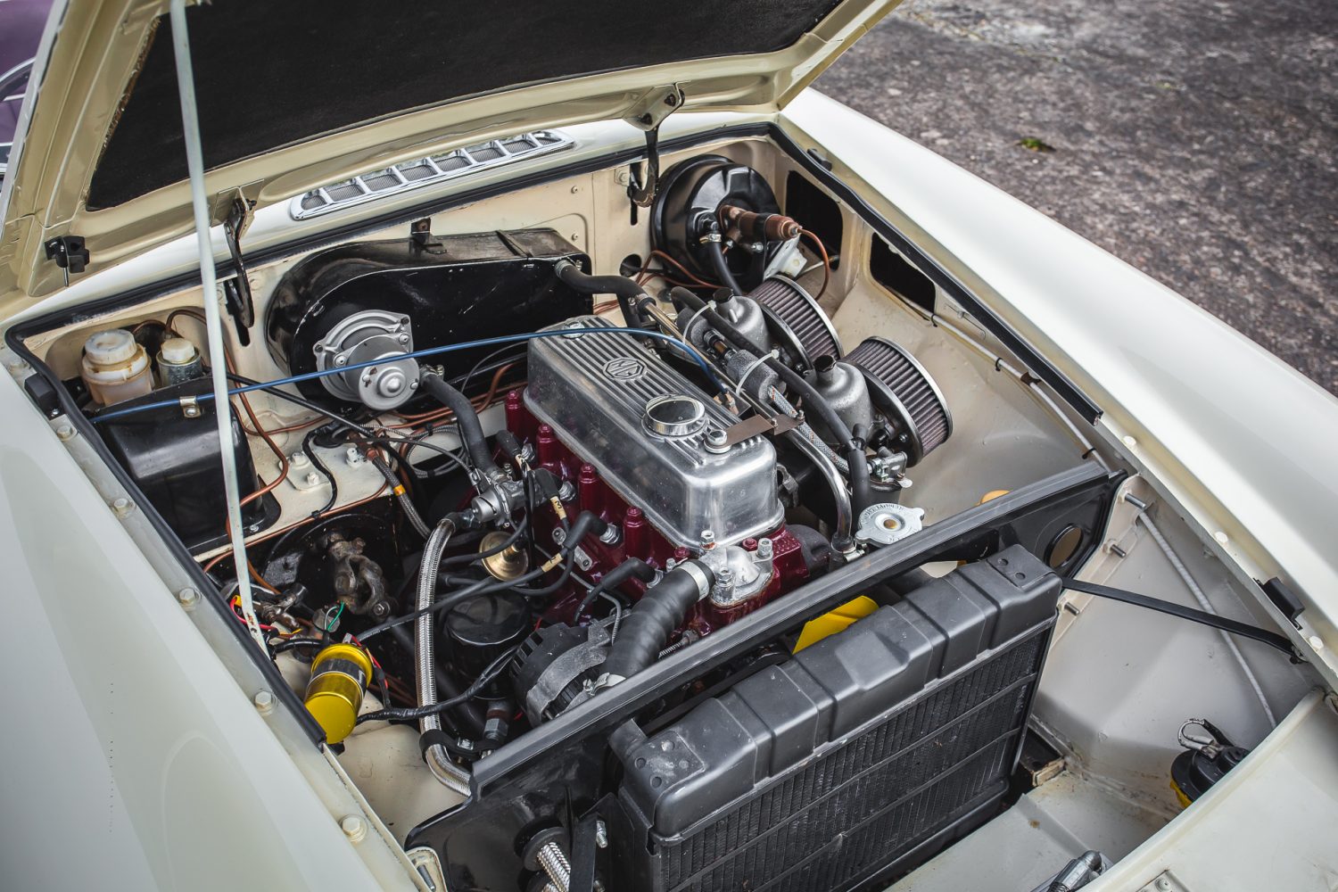 1964 MGB Roadster White Competition Shoot 01 27 2