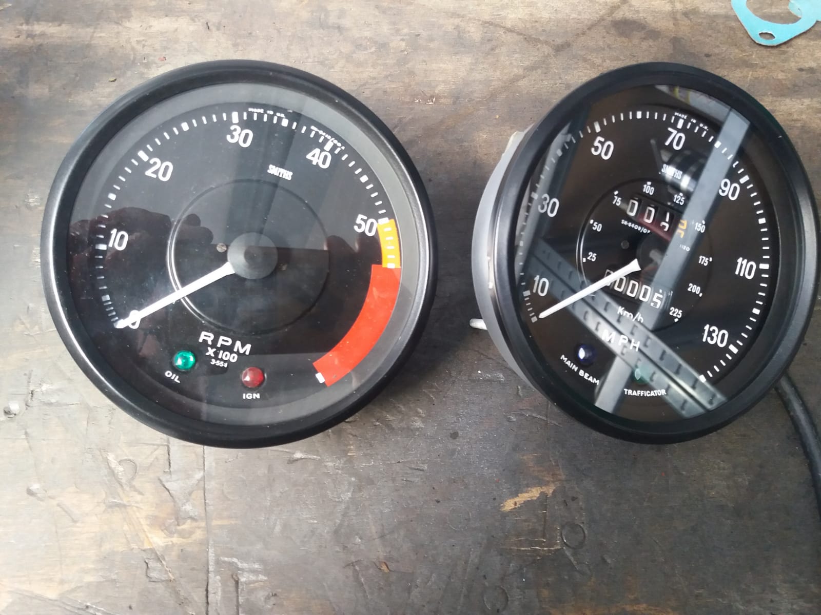 060520 Triumph TR6 Dials Refurbished 1
