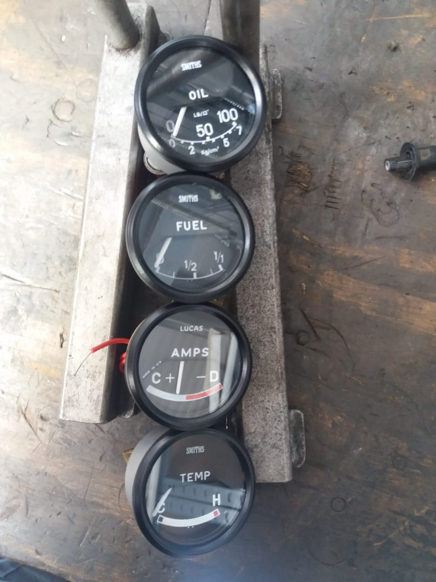 060520 Triumph TR6 Dials Refurbished 2 1