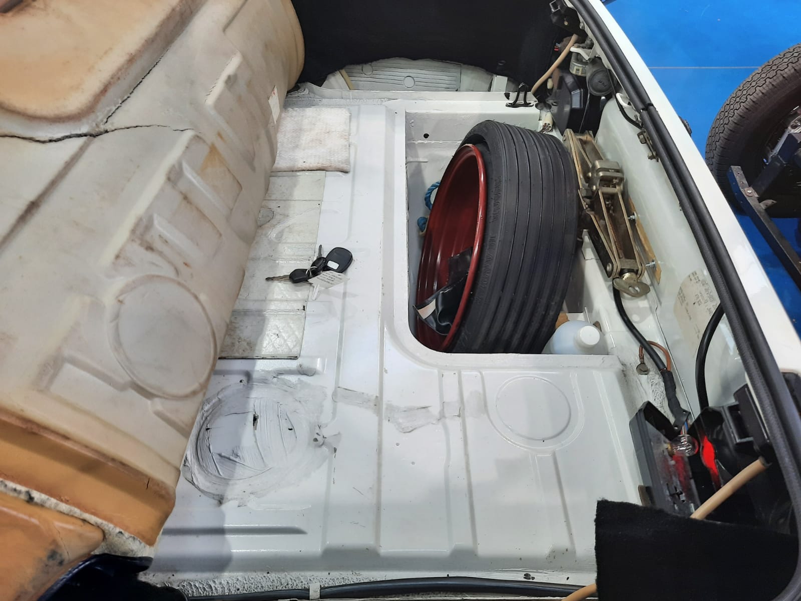 1988 Porsche 924S Service and MOT prep10 1