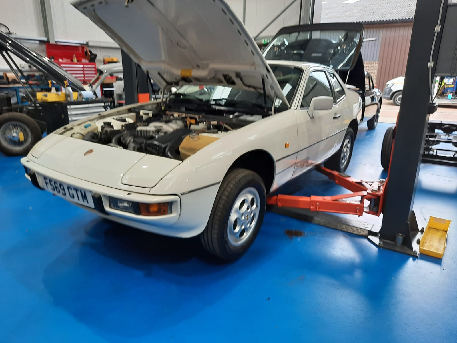 1988 Porsche 924S Service and MOT prep11 1