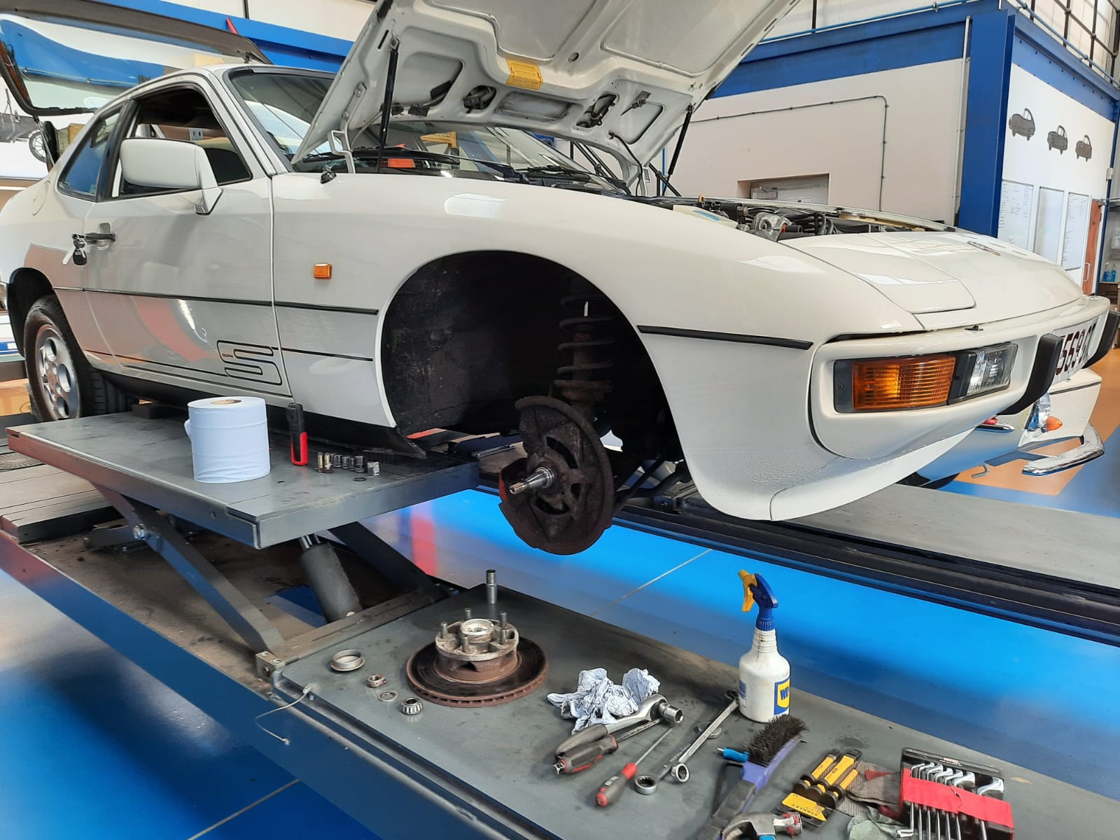 1988 Porsche 924S Service and MOT prep8 1
