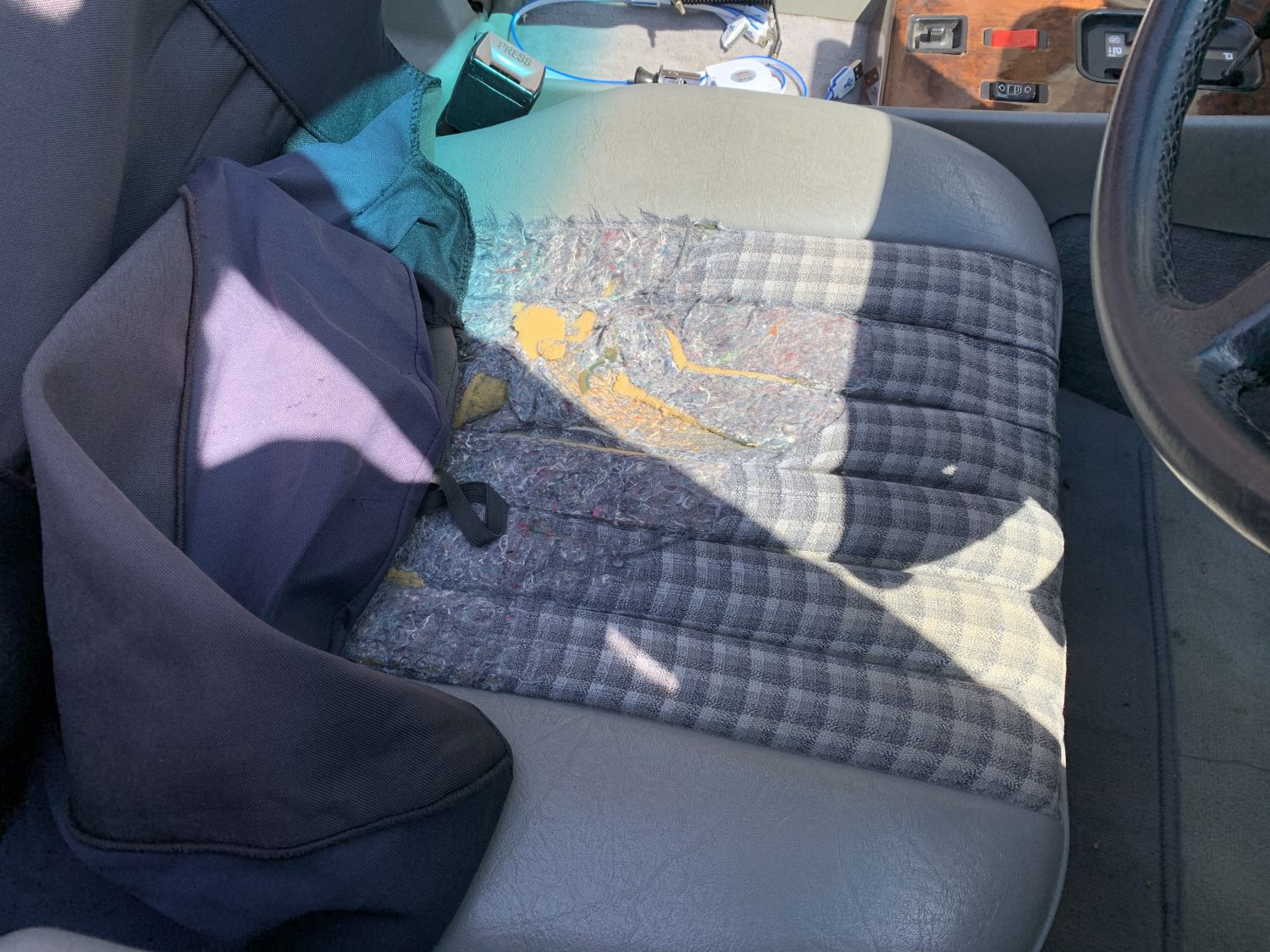 230620 Mercedes 500SL Seat Repairs5 1