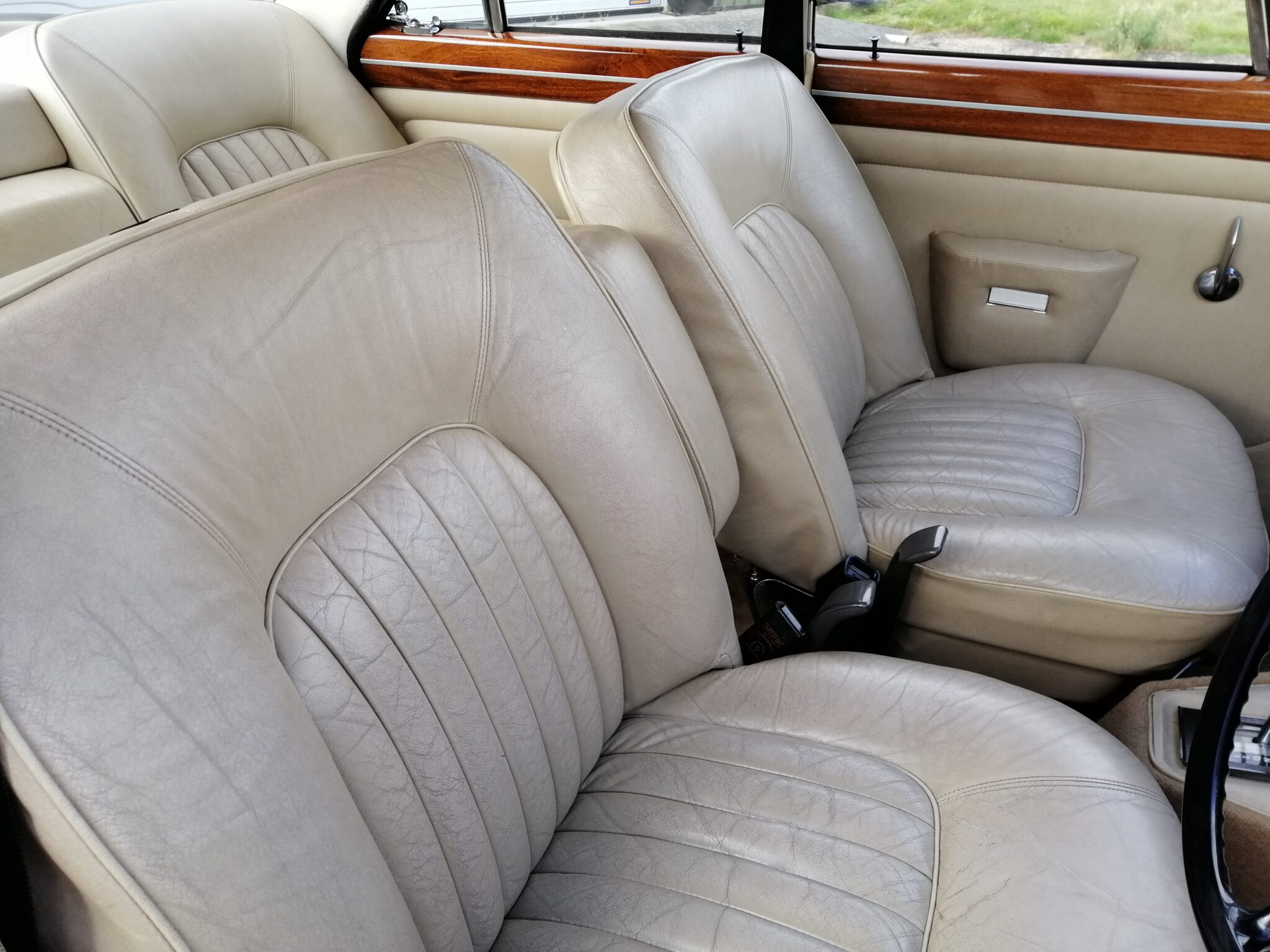 1971 Rover P5 leaving bridge1 1 scaled