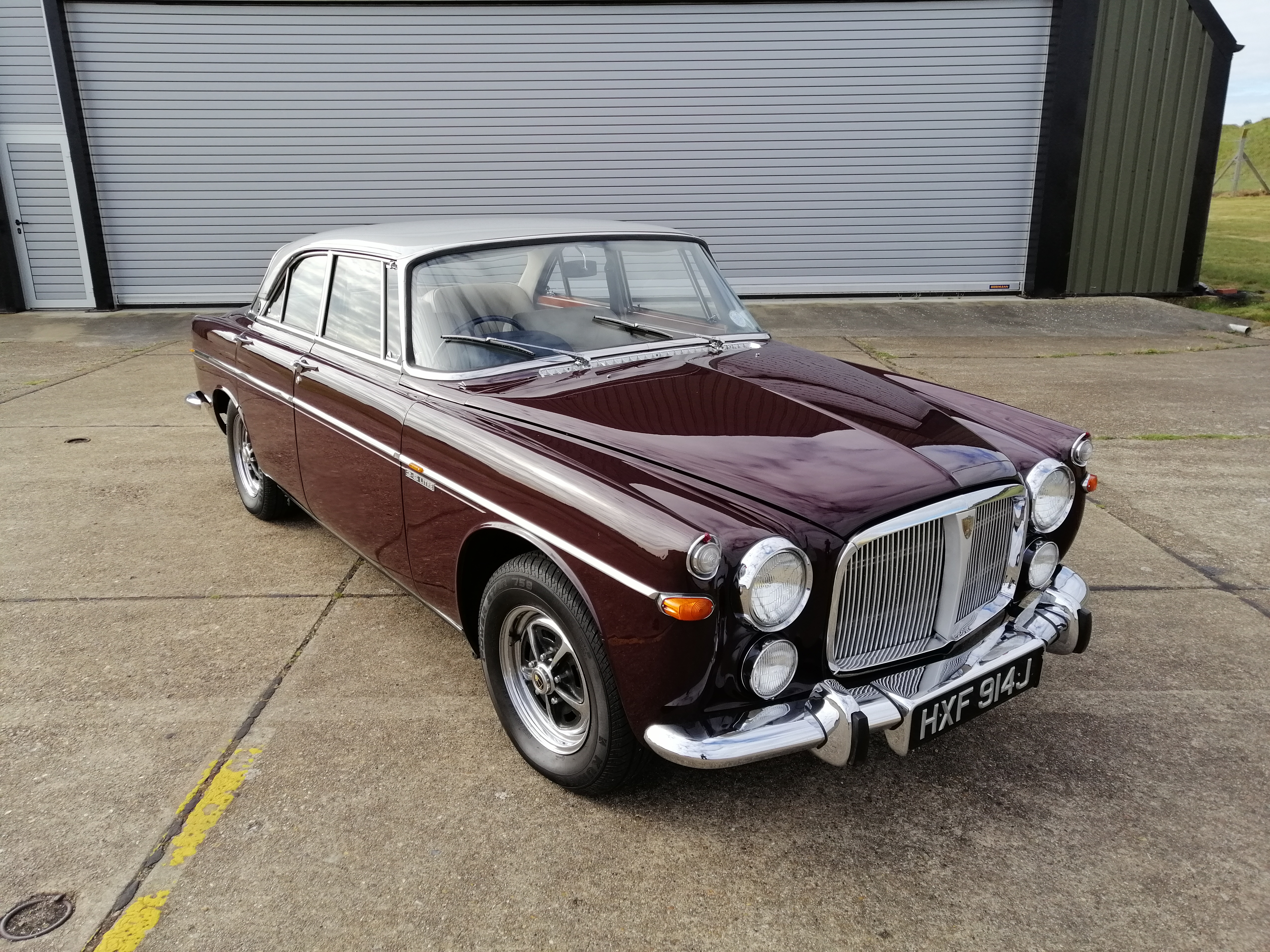 1971 Rover P5 leaving bridge8