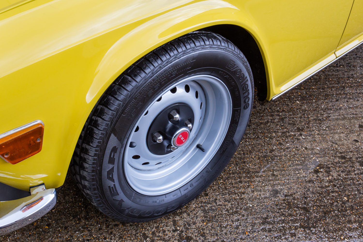 1976 Triumph TR6 Yellow11 1