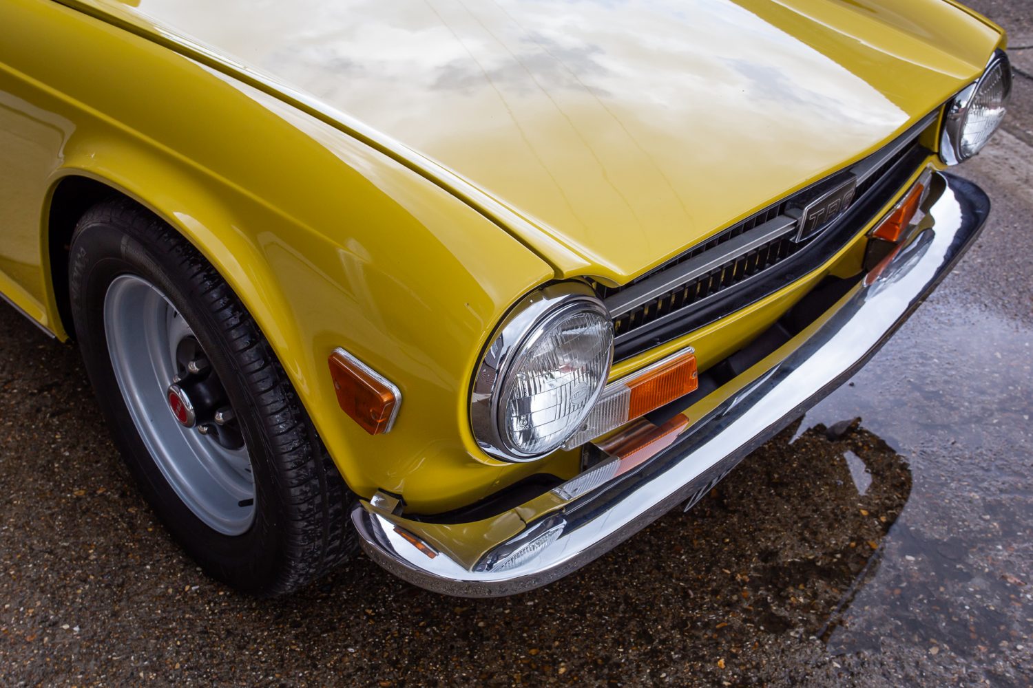 1976 Triumph TR6 Yellow12 1