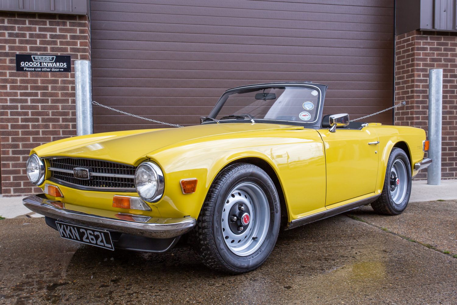 1976 Triumph TR6 Yellow3 1