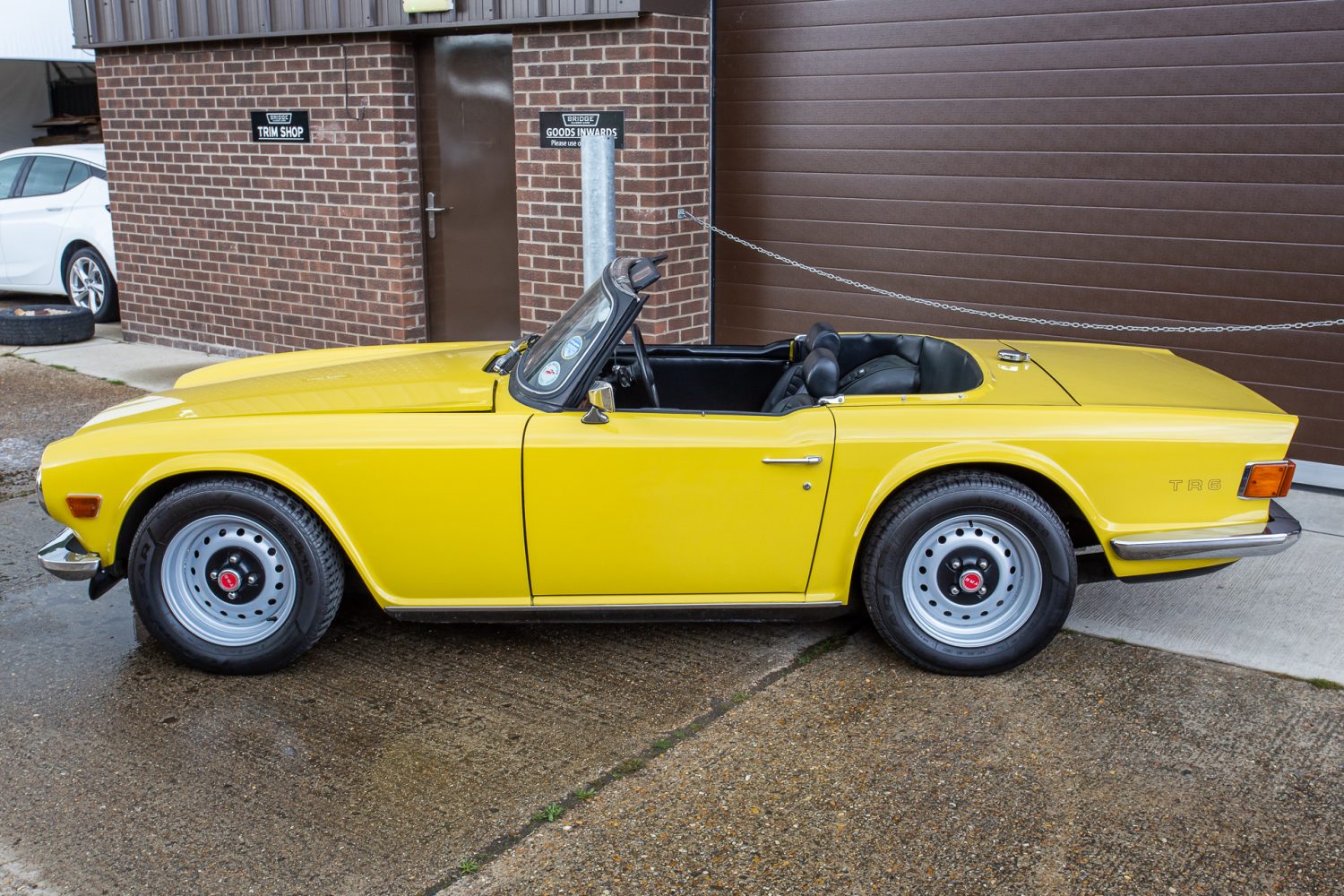 1976 Triumph TR6 Yellow5 1