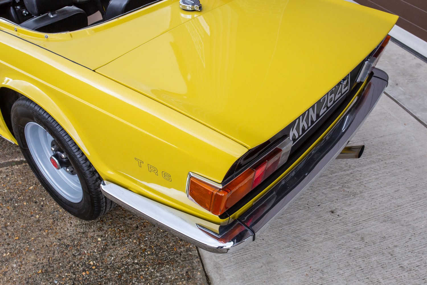 1976 Triumph TR6 Yellow7 1