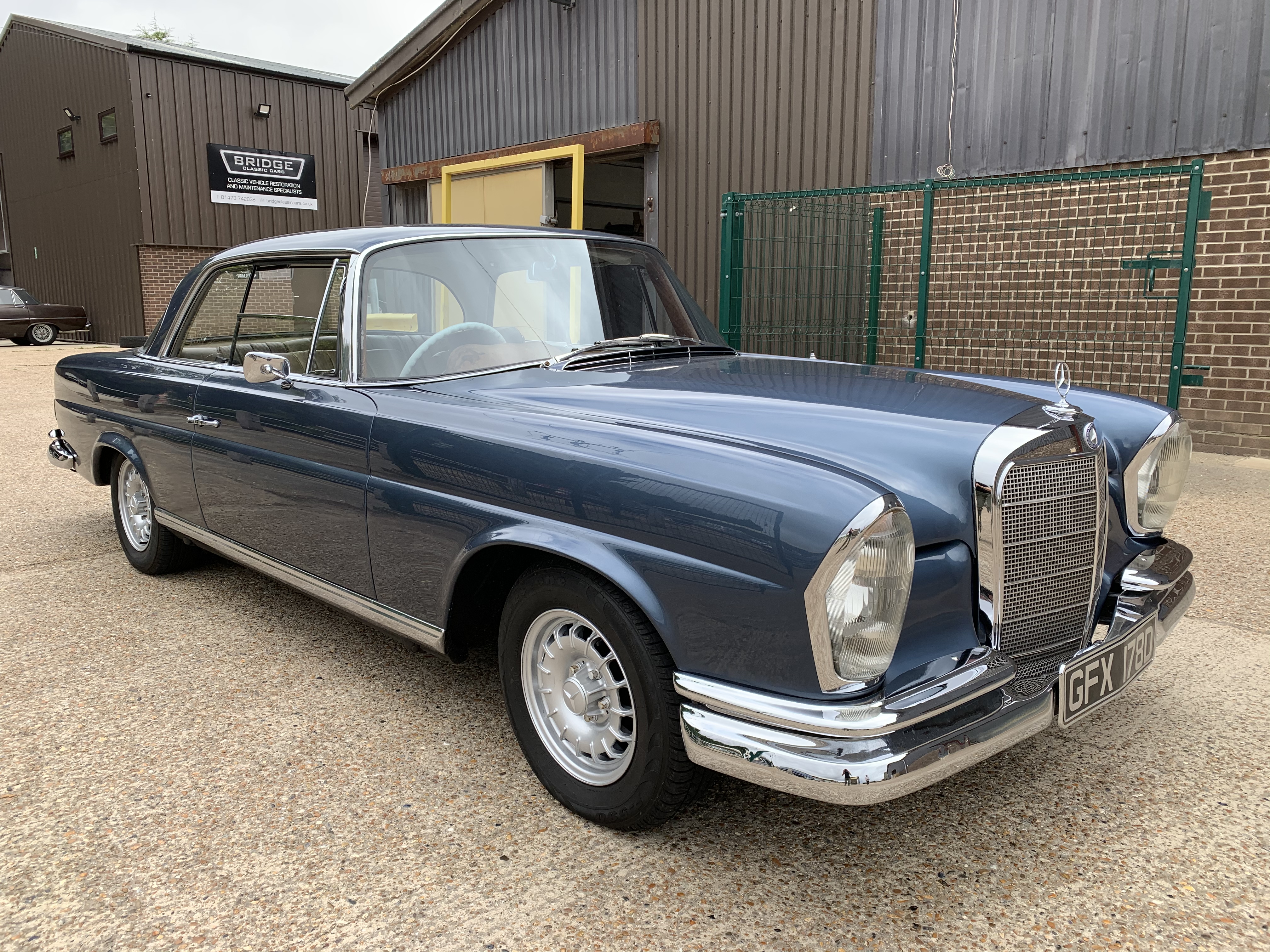 060820 1966 Mercedes 250SE 11