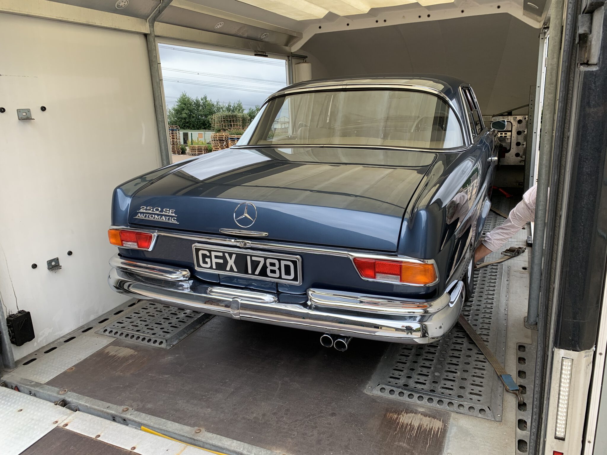 060820 1966 Mercedes 250SE 6 1 scaled