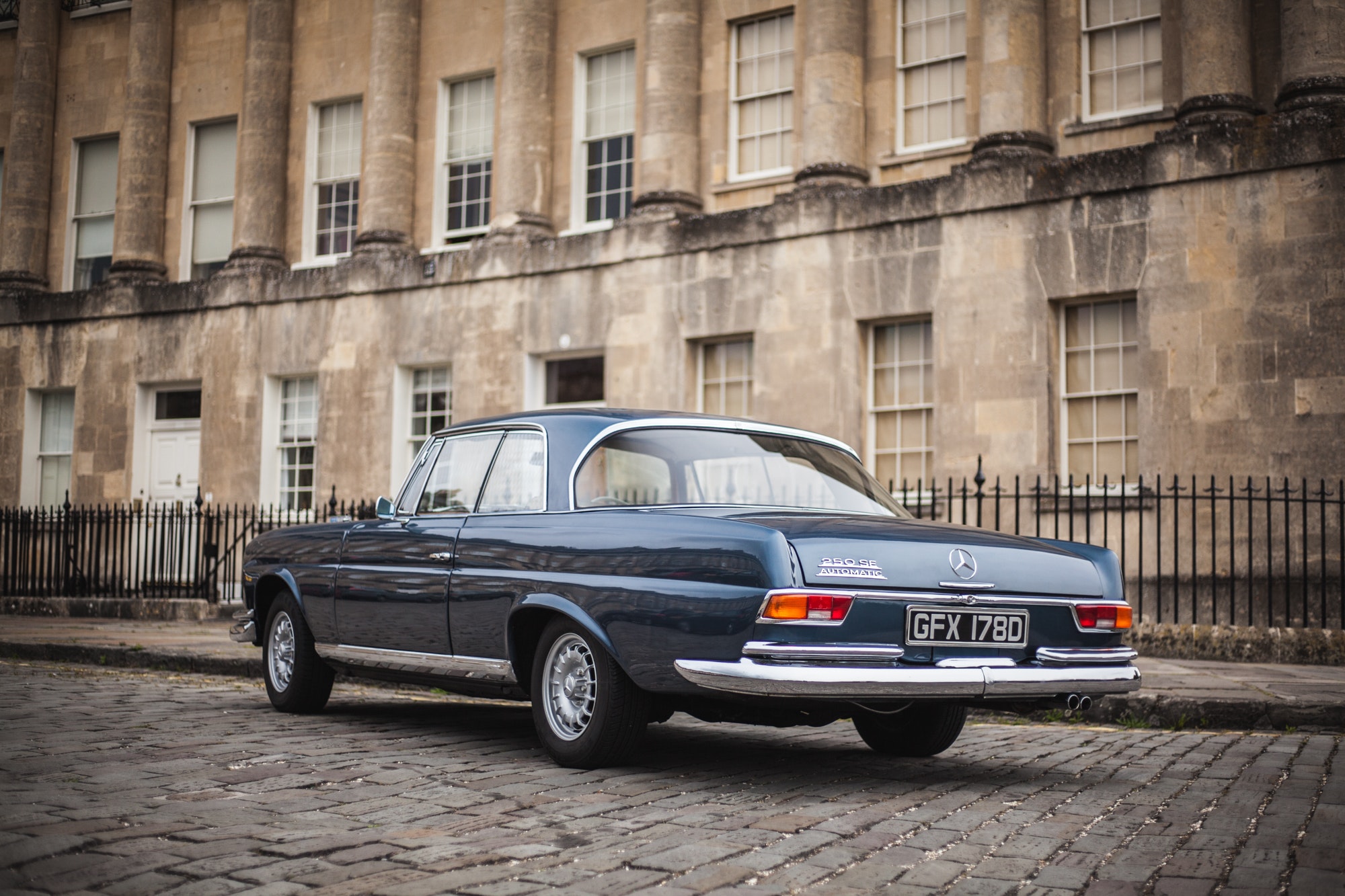 1966 Mercedes Benz W111 250SE Coupe GFX178D 12 1
