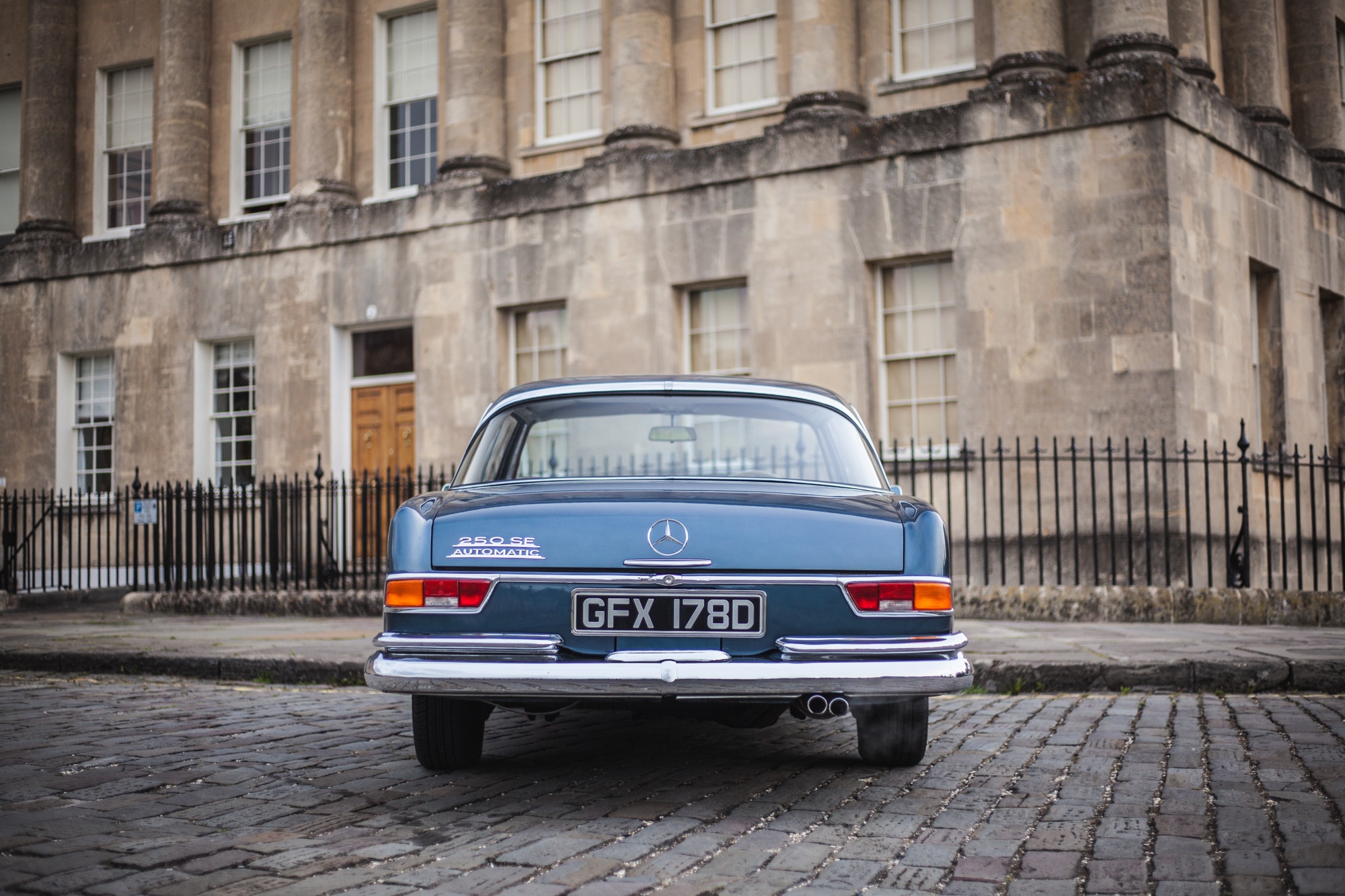 1966 Mercedes Benz W111 250SE Coupe GFX178D 14 1