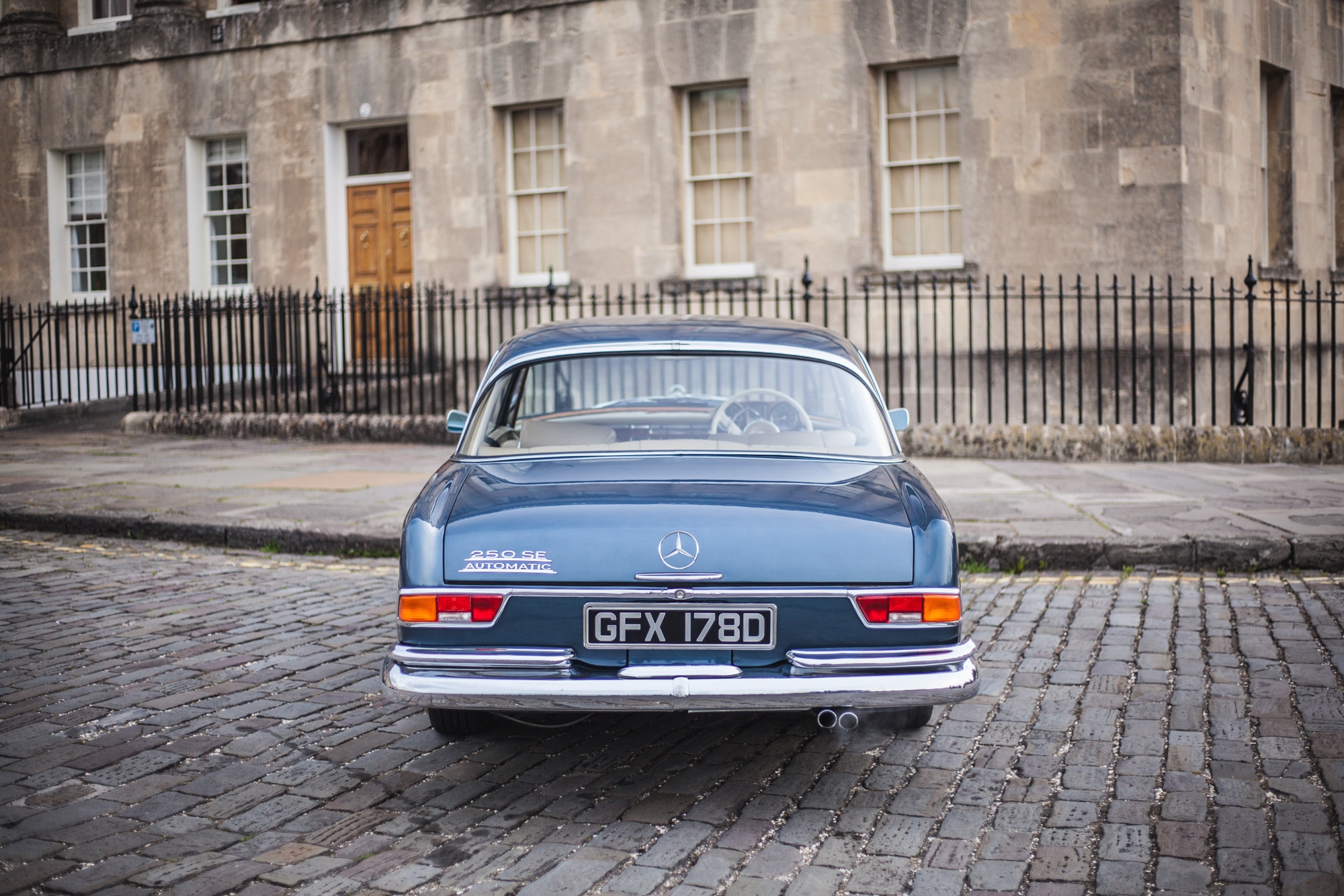 1966 Mercedes Benz W111 250SE Coupe GFX178D 15 1