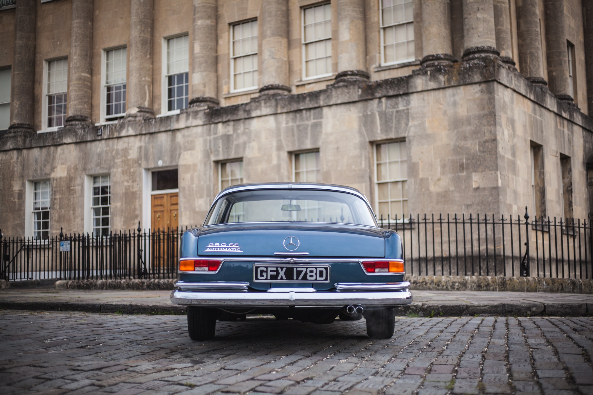 1966 Mercedes Benz W111 250SE Coupe GFX178D 16 1