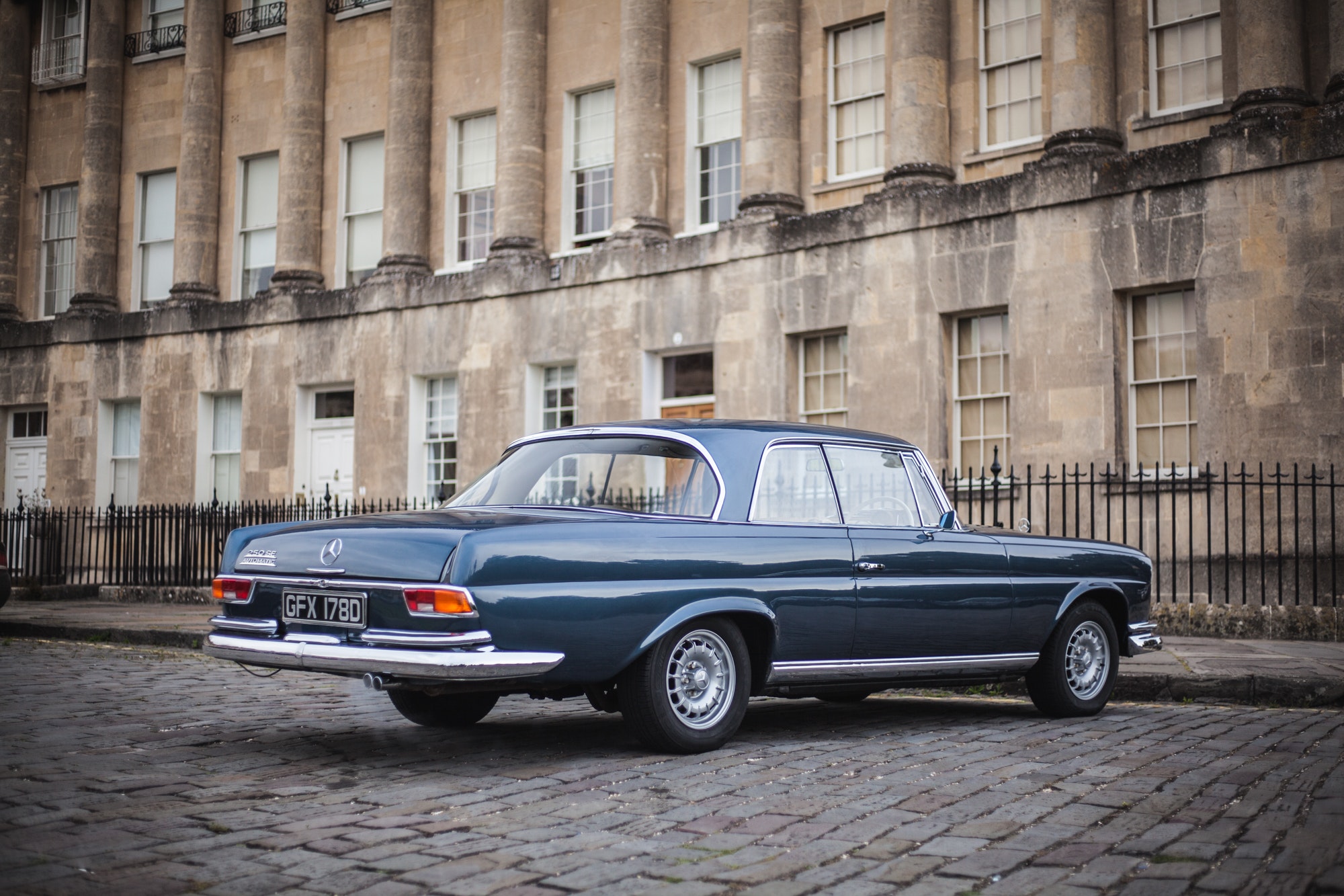 1966 Mercedes Benz W111 250SE Coupe GFX178D 17 1