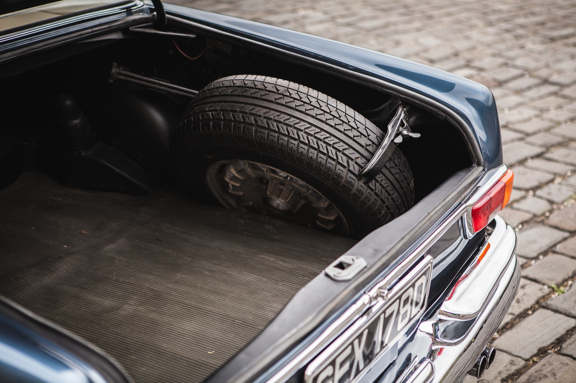1966 Mercedes Benz W111 250SE Coupe GFX178D 23 1