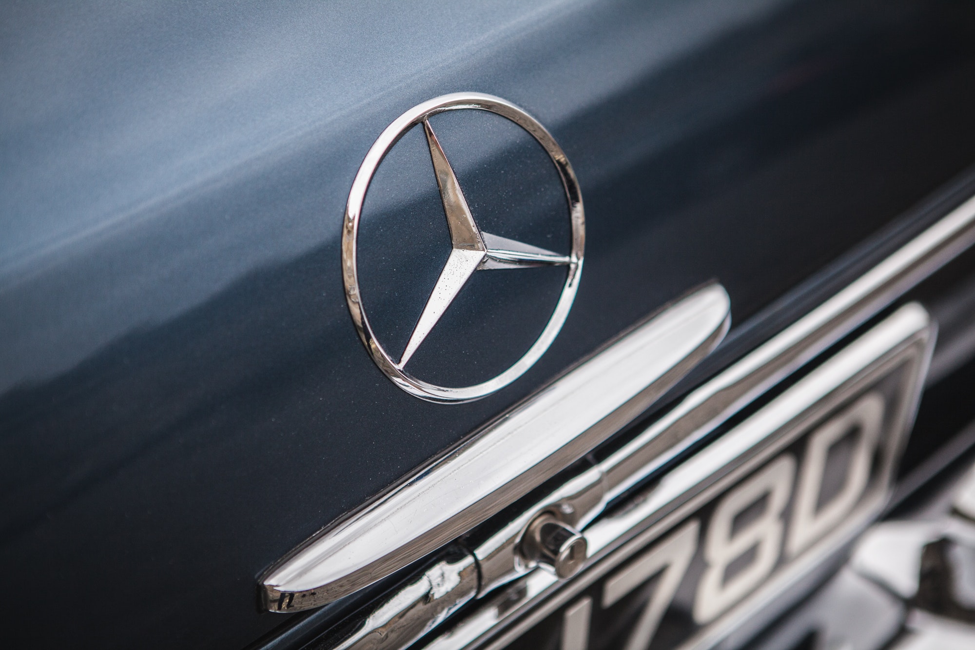 1966 Mercedes Benz W111 250SE Coupe GFX178D 34 1