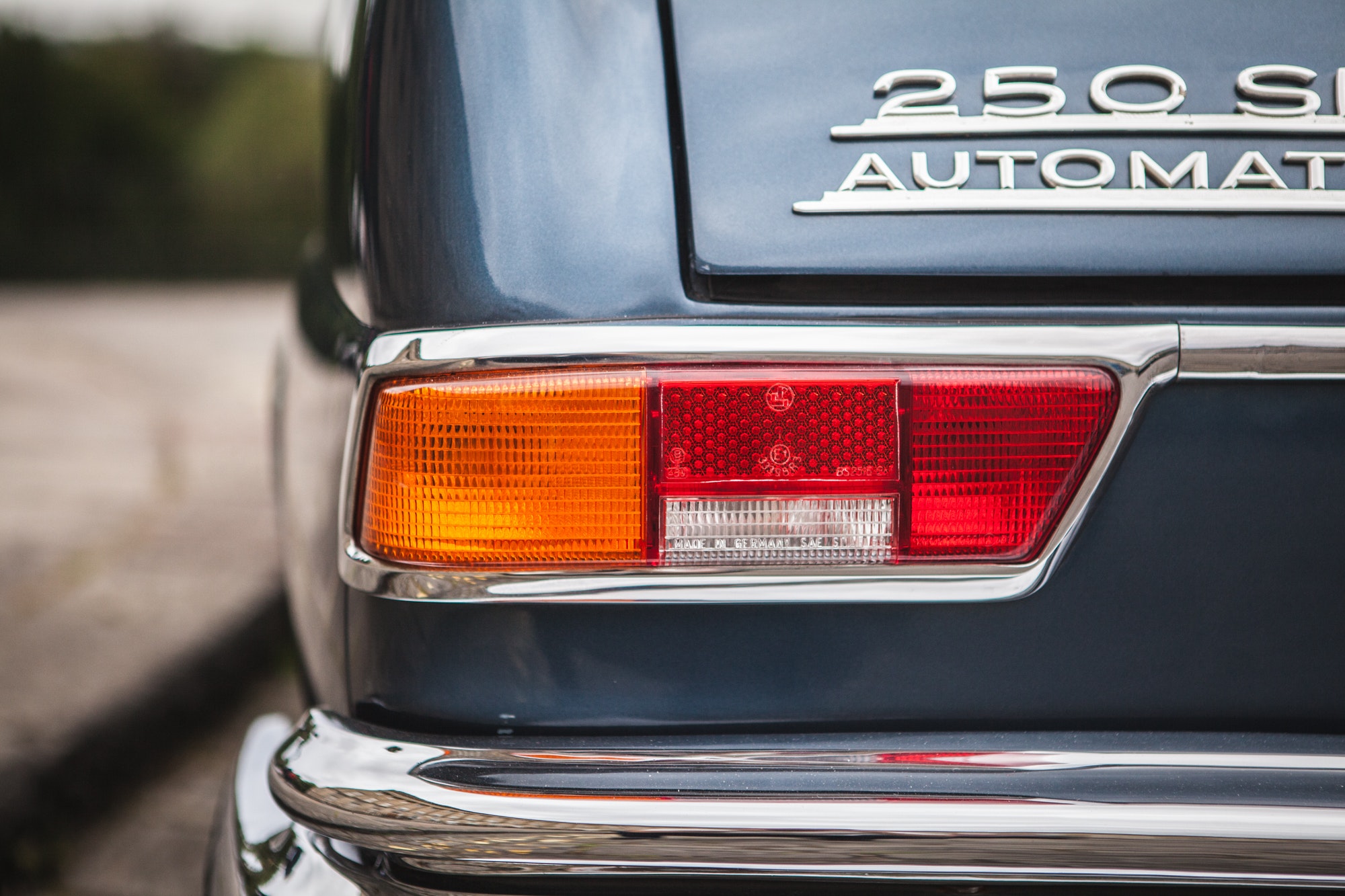 1966 Mercedes Benz W111 250SE Coupe GFX178D 38 1