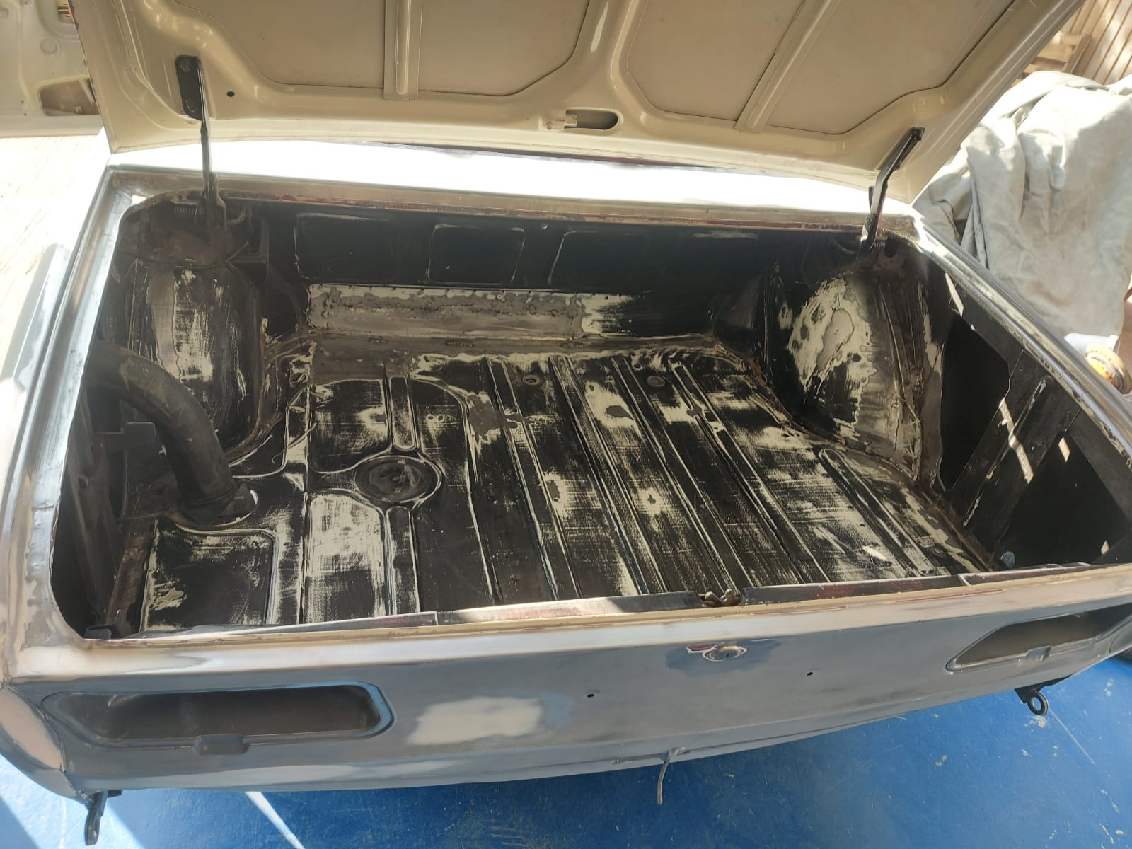 18092020 Darren Peugeot504 Prep8 1