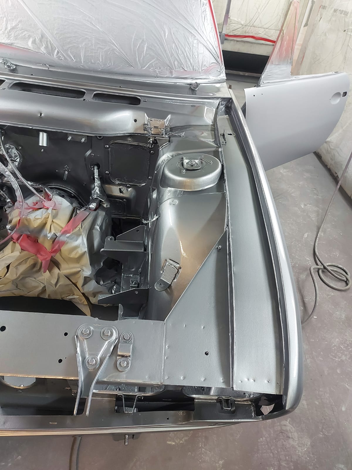 01102020 Peugeot 504 Prep and painting Darren10