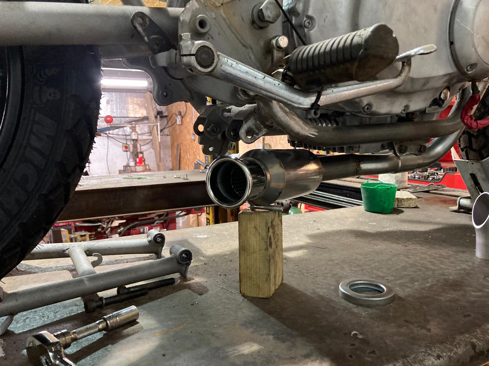171020 Suzuki GSX400 Bespoke Exhaust Short 1 1
