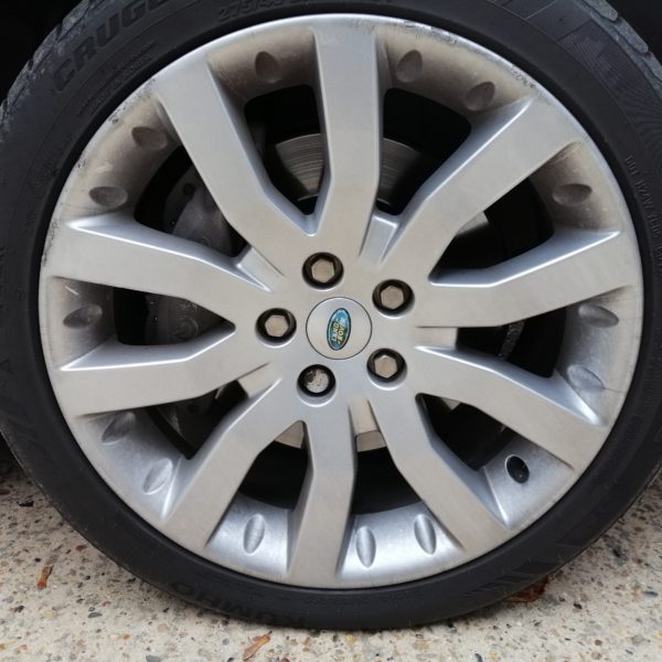29092020 Range Rover wheels before refurbishment1 600x600 1