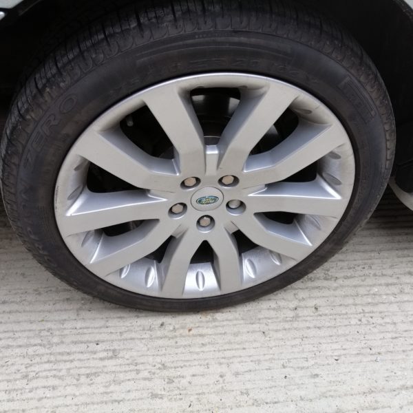 29092020 Range Rover wheels before refurbishment2 600x600 1