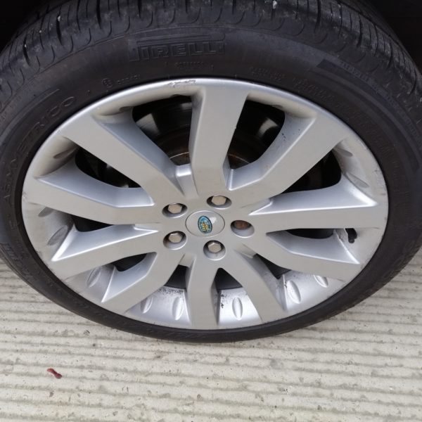29092020 Range Rover wheels before refurbishment3 600x600 2