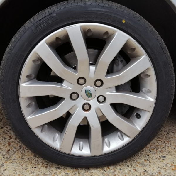 29092020 Range Rover wheels before refurbishment4 600x600 2