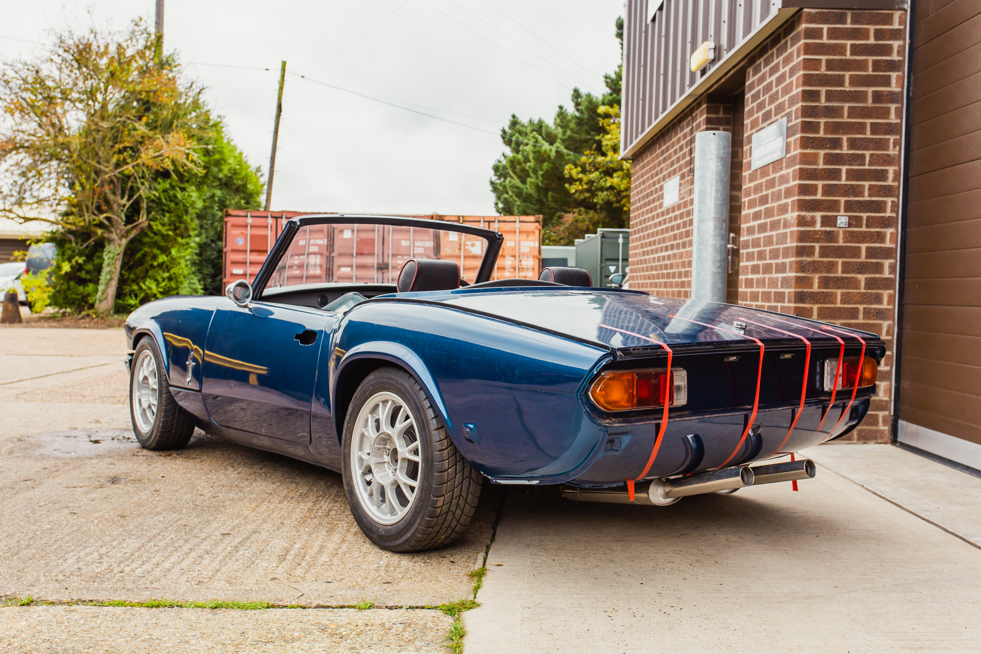 301020 Triumph Spitfire arrives at Bridge 3 1