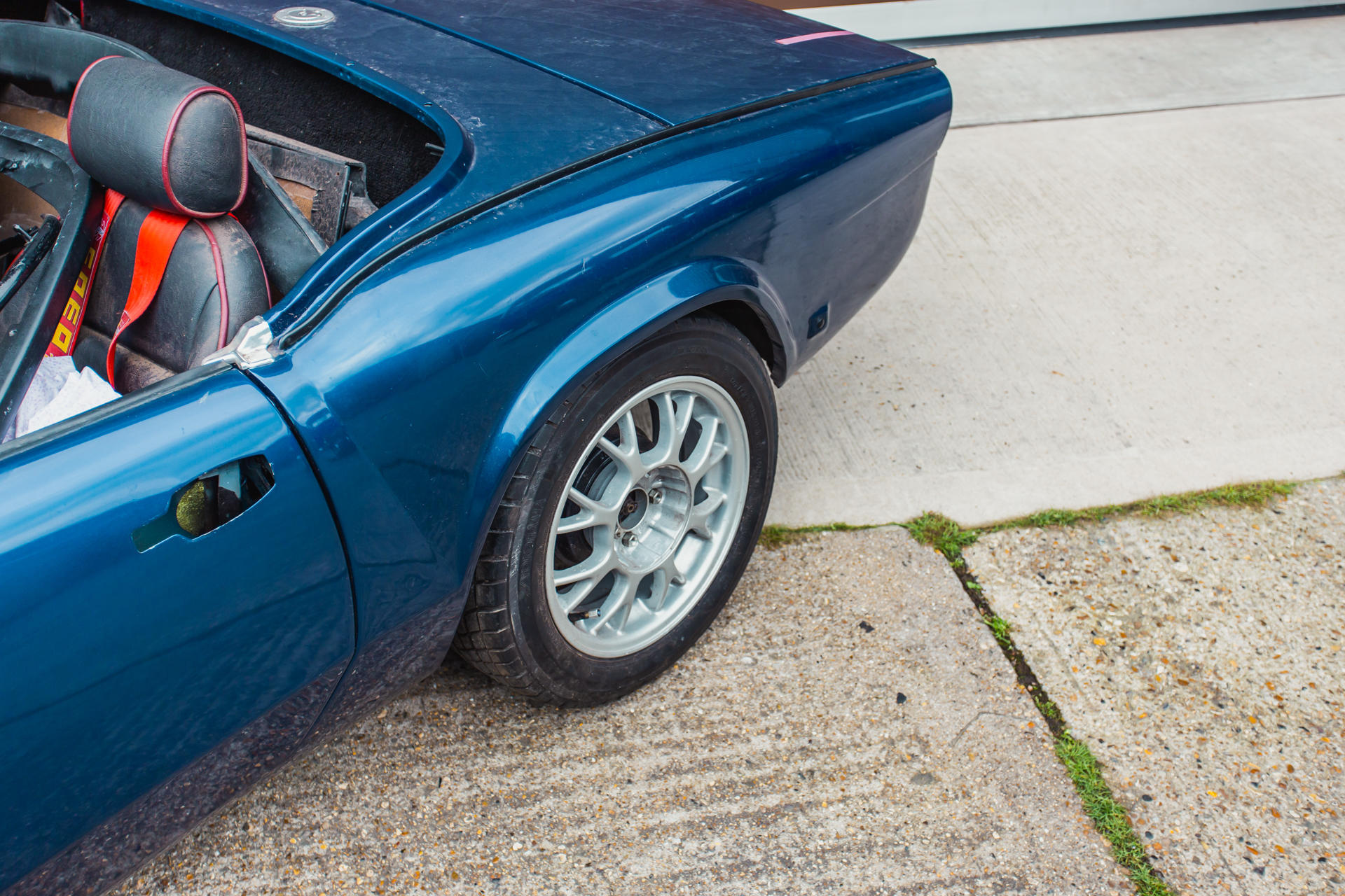 301020 Triumph Spitfire arrives at Bridge 7 1