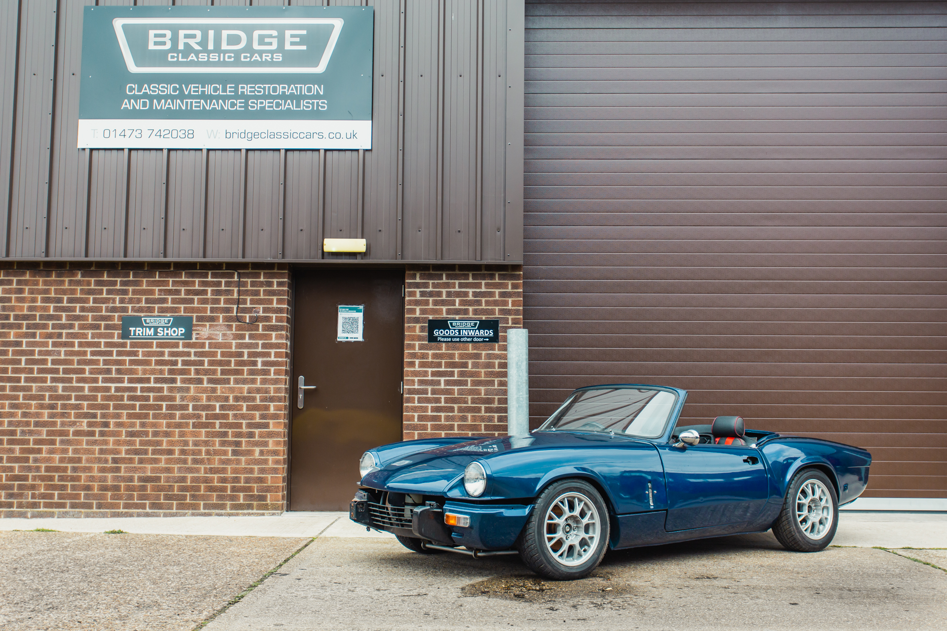 301020 Triumph Spitfire arrives at Bridge 9 1