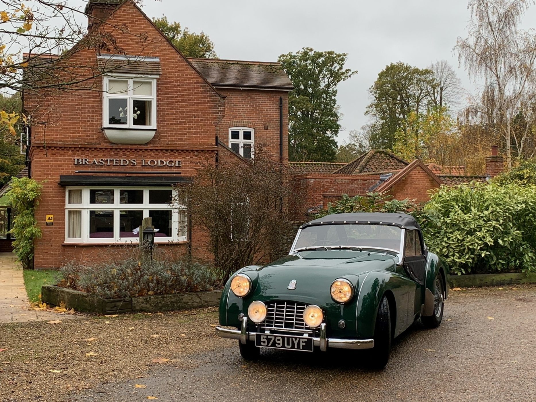 021120 1957 TR3 wedding 10