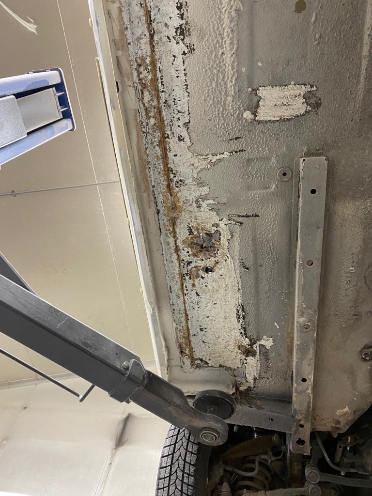 091220 1984 Lada 1200 Welding 12 1