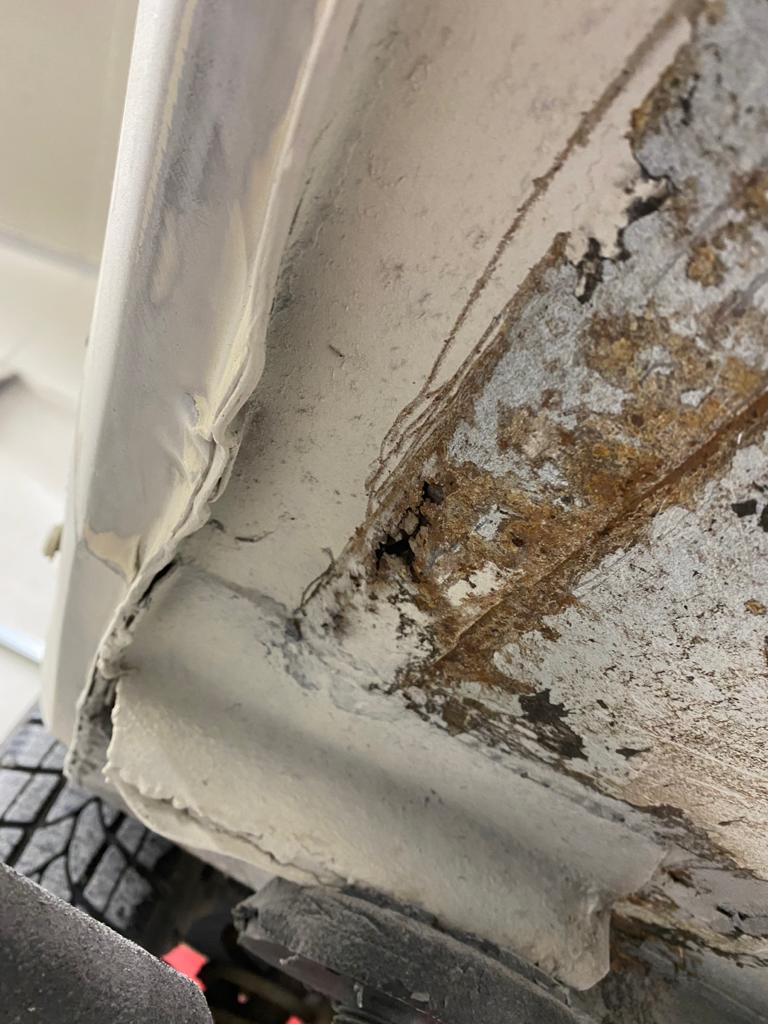 091220 1984 Lada 1200 Welding 14 1