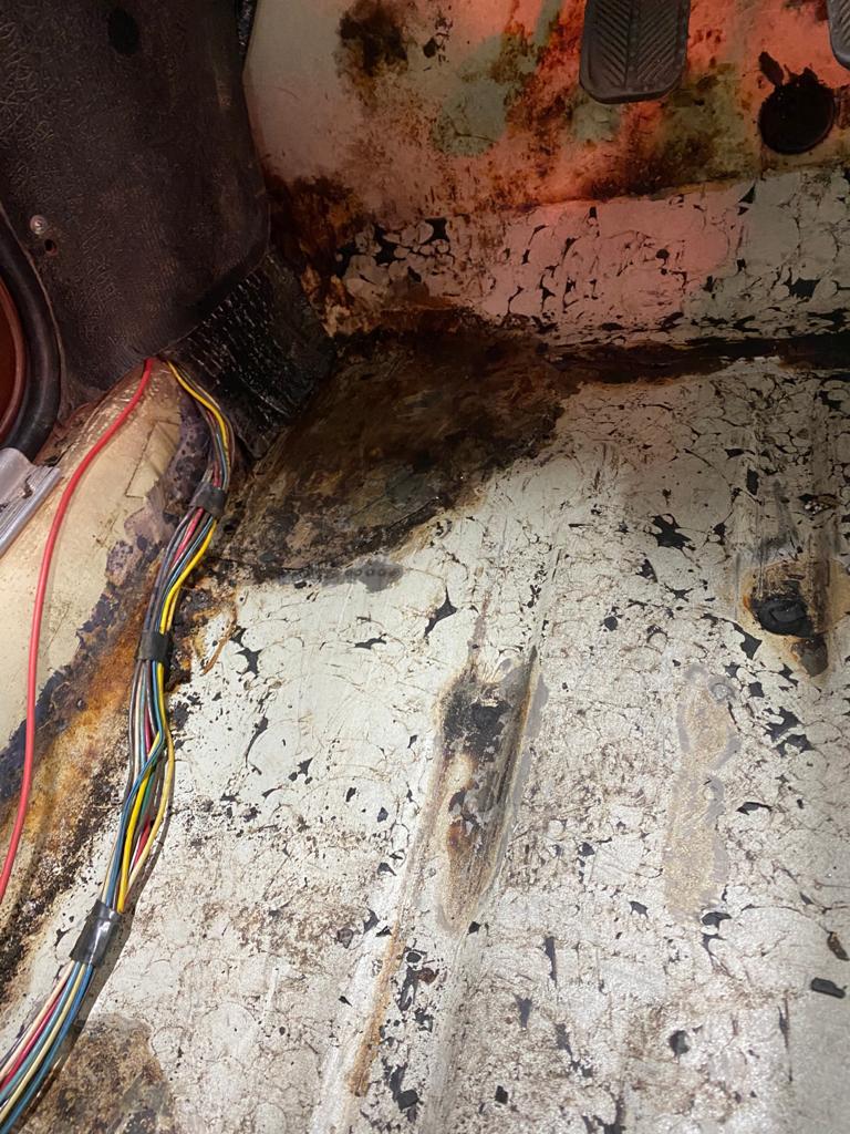 091220 1984 Lada 1200 Welding 2 1