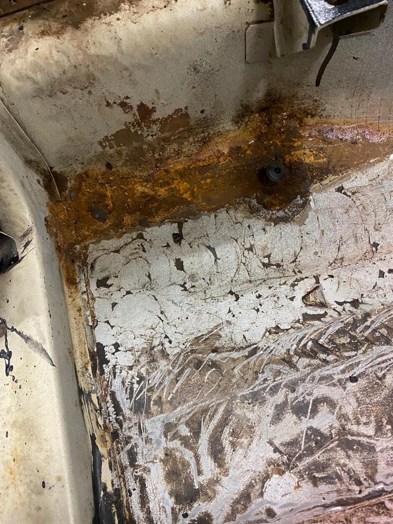 091220 1984 Lada 1200 Welding 3 1