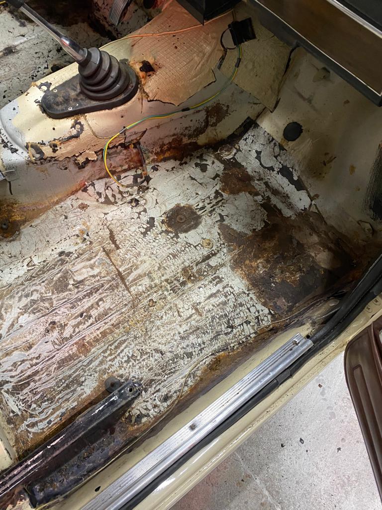 091220 1984 Lada 1200 Welding 8 1