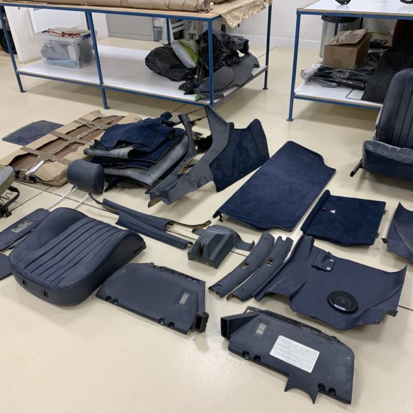 211120 1987 Mercedes 500SL Interior 7 600x600 2