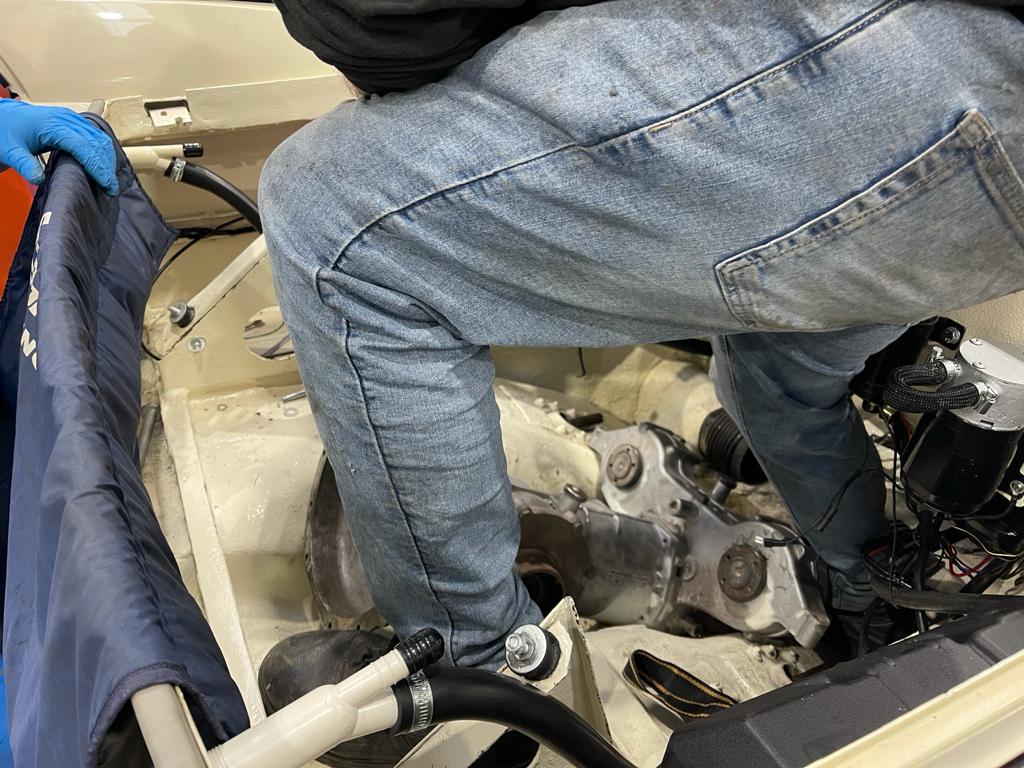 231220 1965 Amphicar gearbox coming out noisy bearing on 1st and 2nd gear 3 1