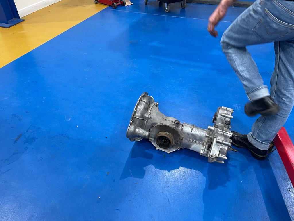 231220 1965 Amphicar gearbox coming out noisy bearing on 1st and 2nd gear 5 1