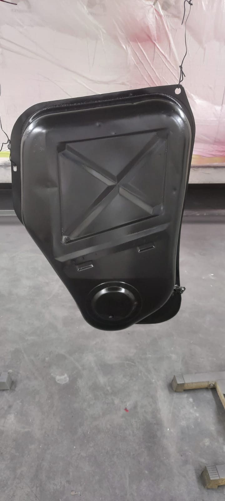 261020 Peugeot 504 Fuel Tank 2 1