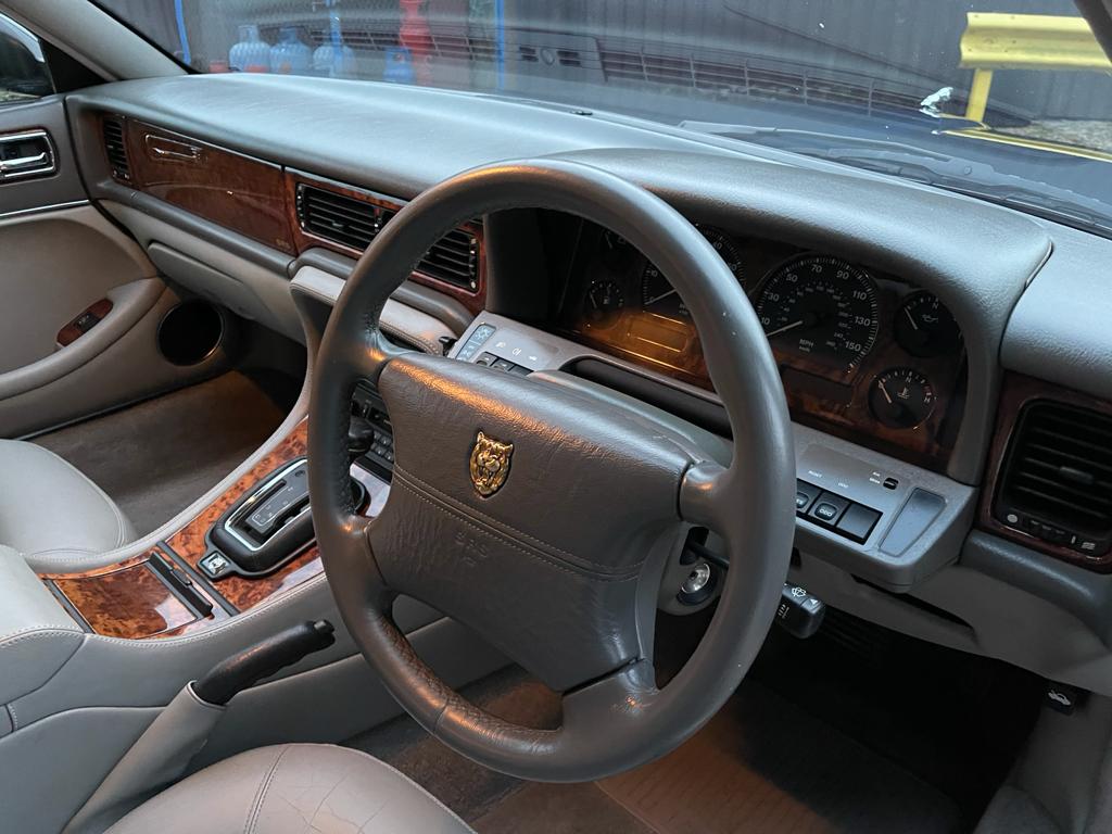 281120 1995 Jaguar XJ6 N881JFE 1