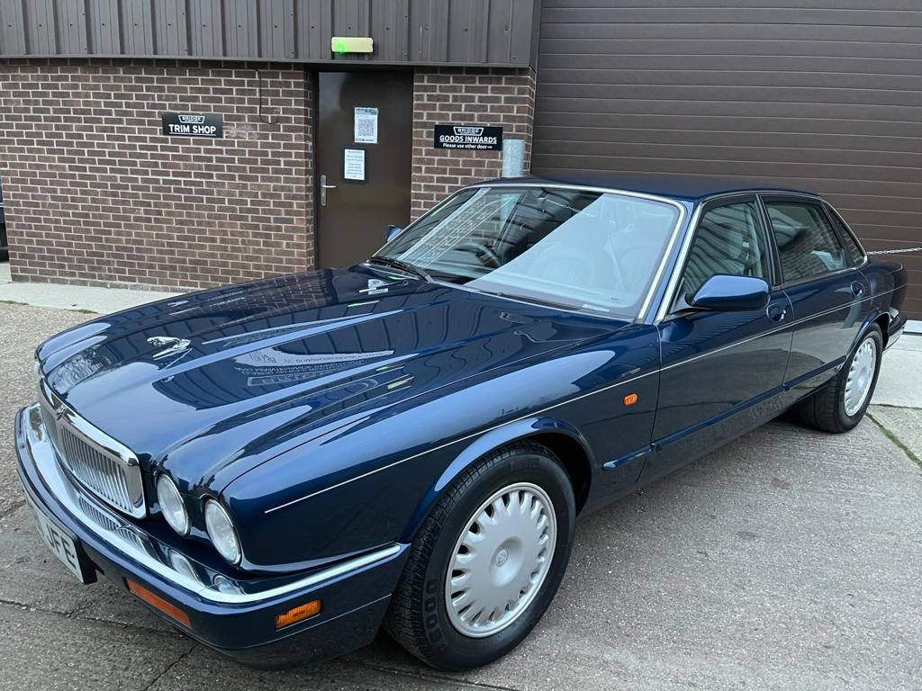 281120 1995 Jaguar XJ6 N881JFE 12 1
