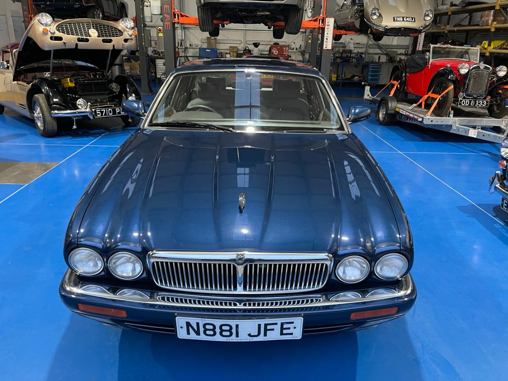 281120 1995 Jaguar XJ6 N881JFE 13 1