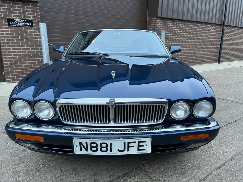 281120 1995 Jaguar XJ6 N881JFE 15 1
