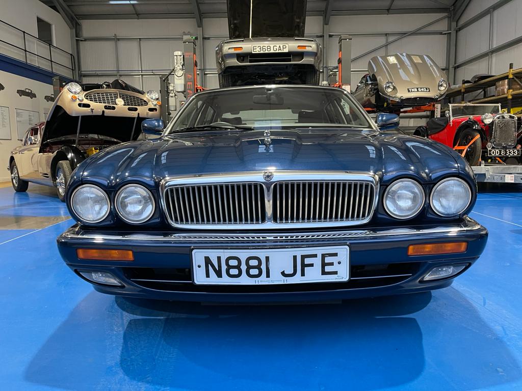 281120 1995 Jaguar XJ6 N881JFE 16 1