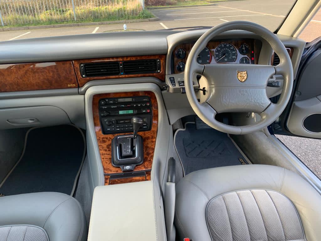 281120 1995 Jaguar XJ6 N881JFE 27 1